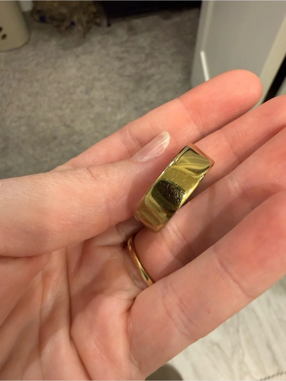 Generation 4 Oura Smart Ring - Gold, size 8. Comes with charger.